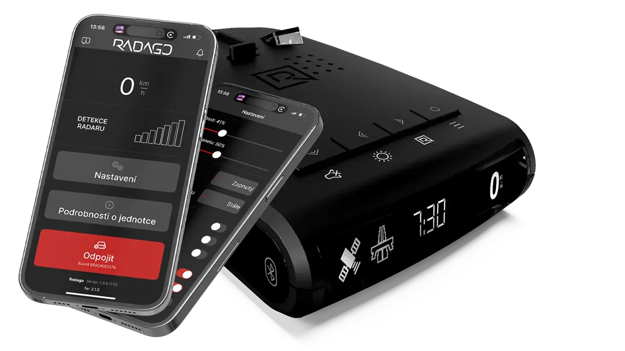 RADAGO EVO junto a la app móvil que lo conecta con la pantalla del coche